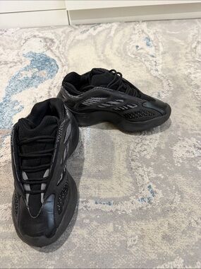 Men's Black Athletic Sneakers - Stylish Performance Shoe